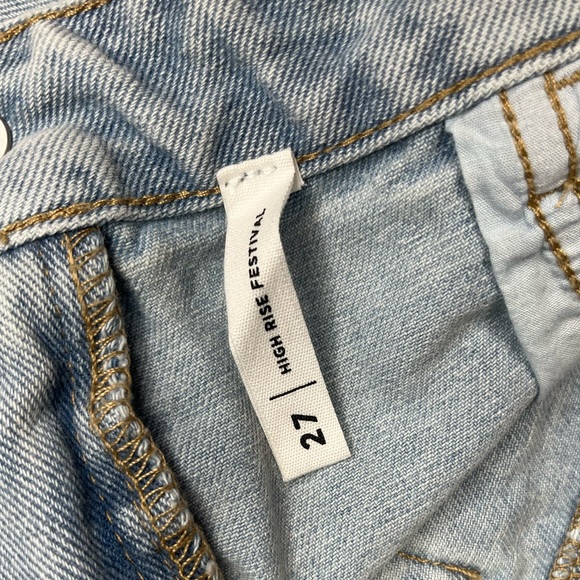 (SOLD) PacSun Women’s Light Blue Wash High-Rise Festival Jean Shorts - Picture 7 of 7